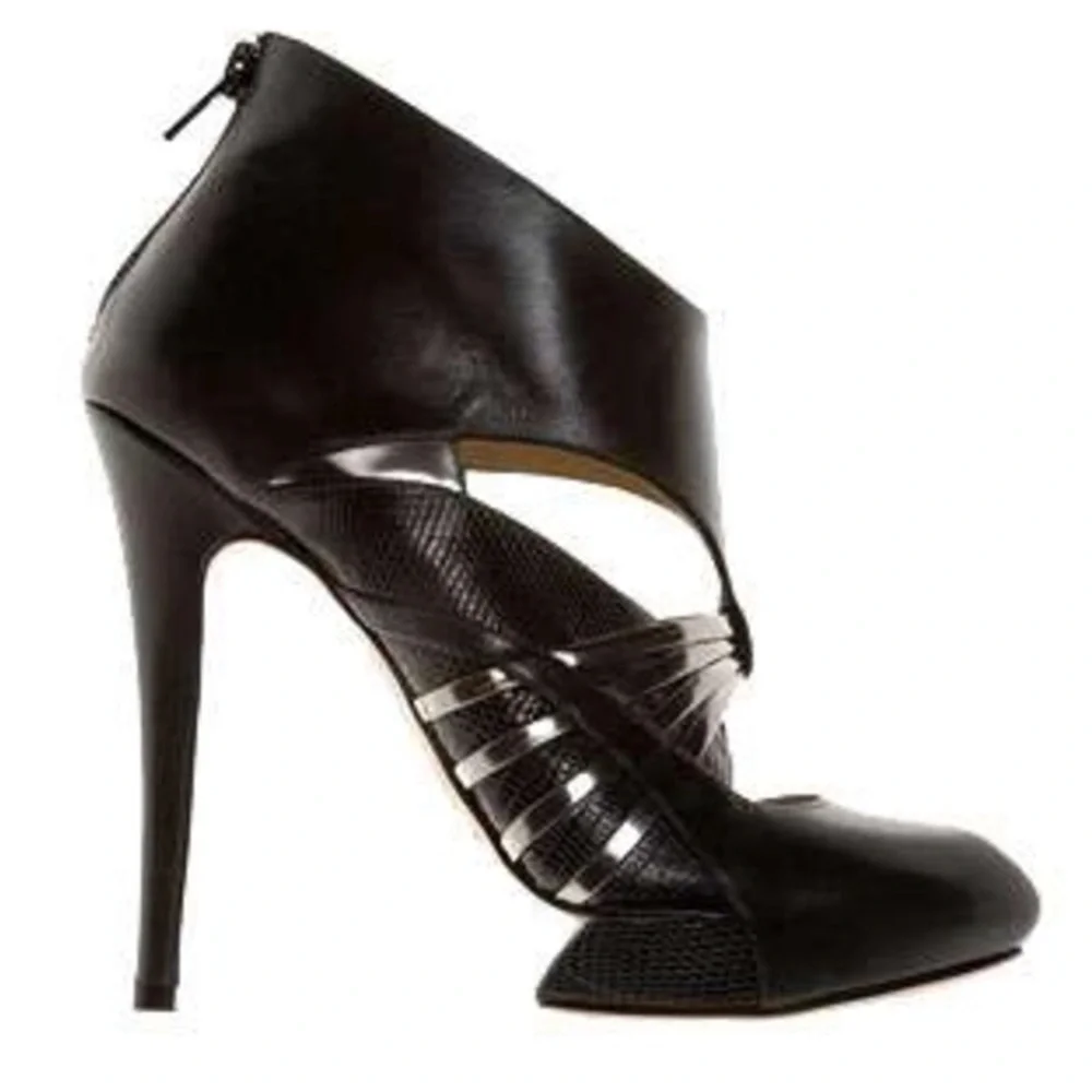 EUC Nicholas Kirkwood Black Leather Cutout Heels